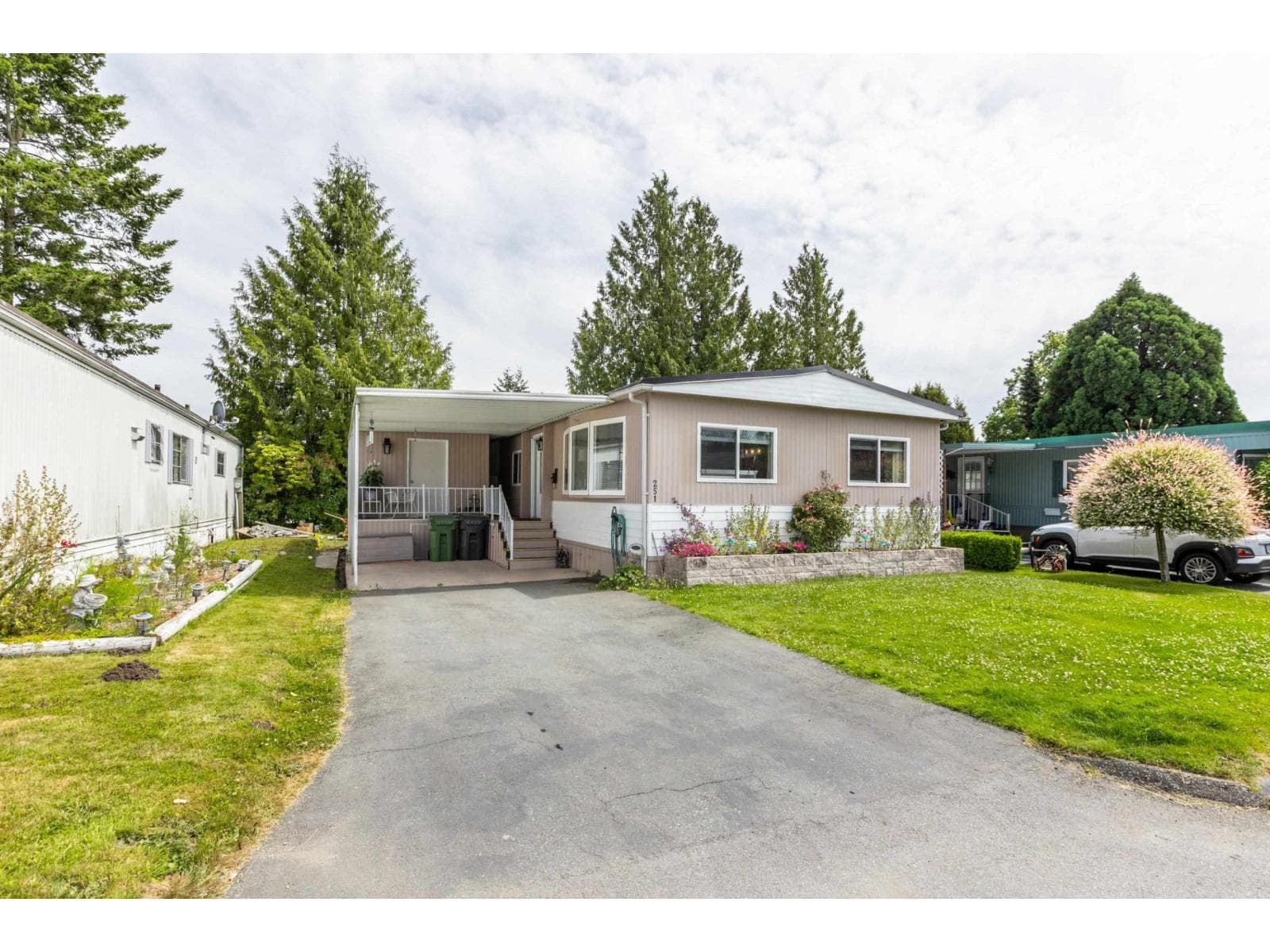 251 1840 160 STREET — Surrey, British Columbia - Main photo