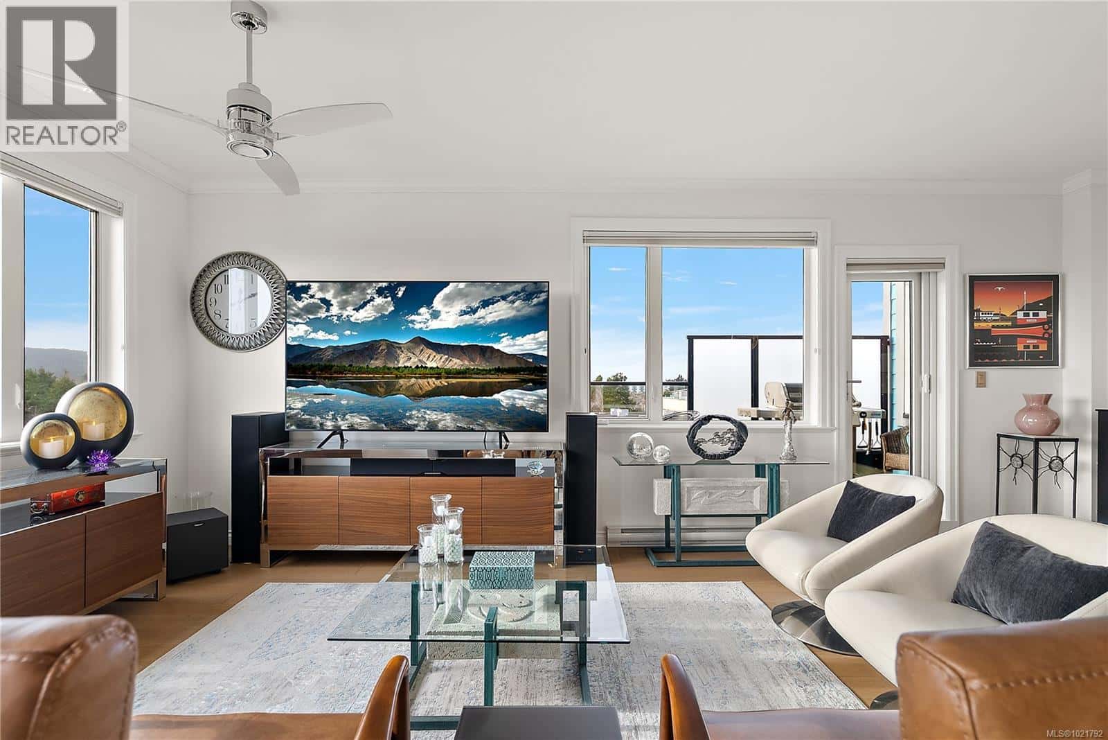 PH403 2409 Bevan Ave — Sidney, British Columbia - Photo 3 of 28