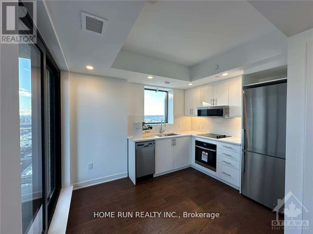 2411 - 340 QUEEN STREET — Ottawa, Ontario - Photo 3 of 12