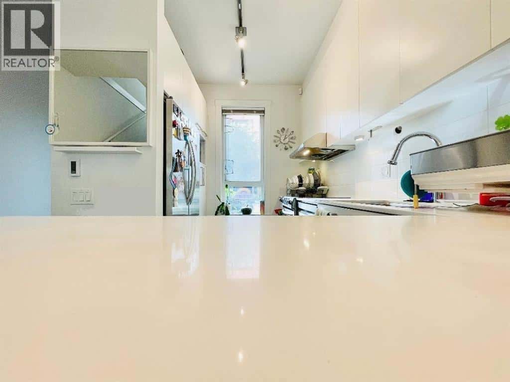 35 6868 BURLINGTON AVENUE — Burnaby, British Columbia - Photo 4 of 28