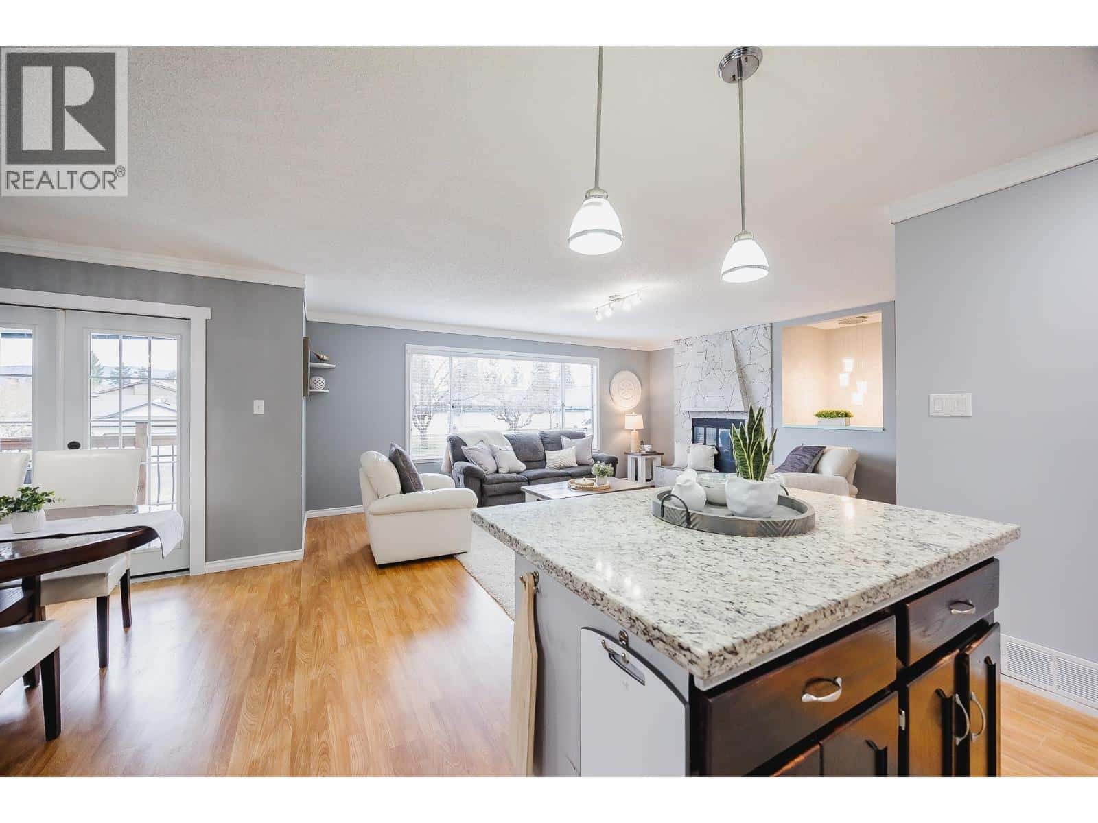 20492 THORNE AVENUE — Maple Ridge, British Columbia - Photo 5 of 40