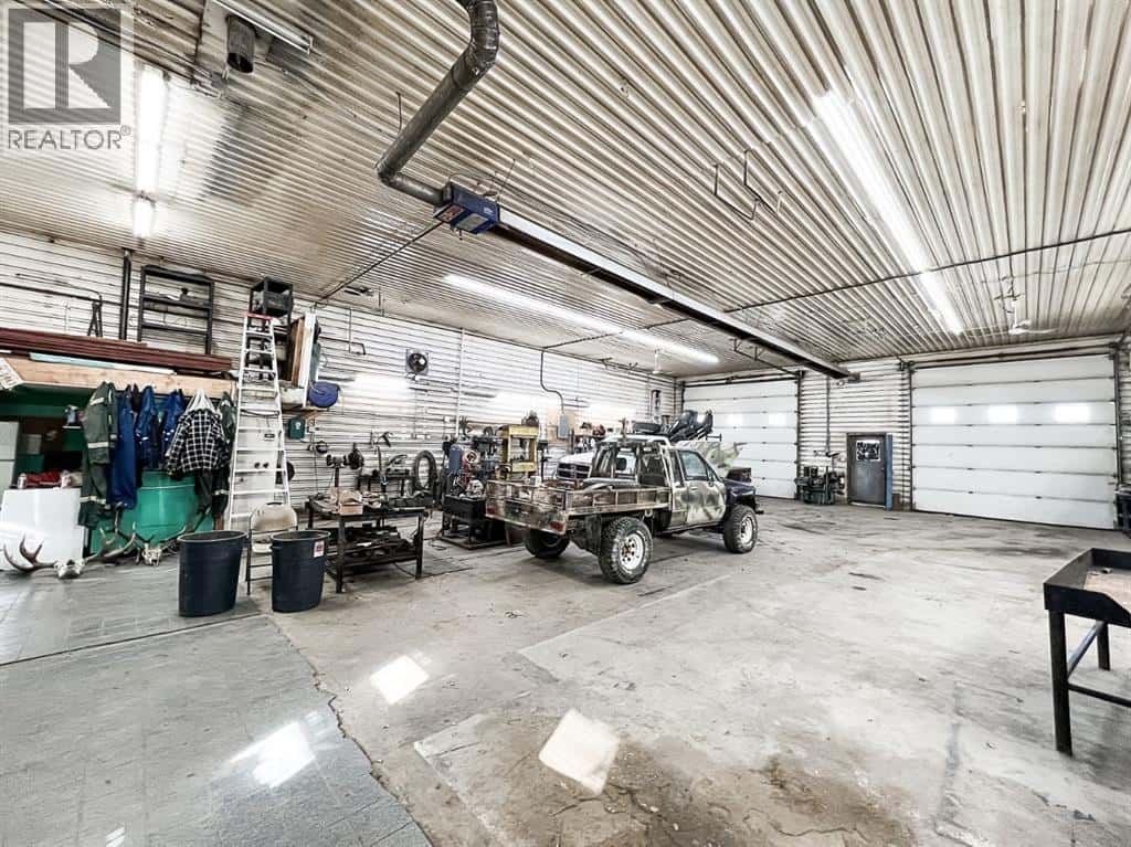 4 1 Avenue NW — Falher, Alberta - Photo 4 of 13