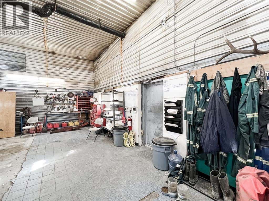 4 1 Avenue NW — Falher, Alberta - Photo 3 of 13