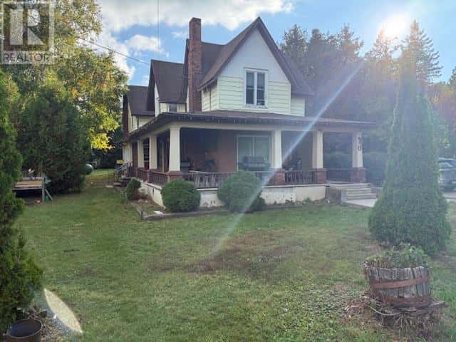 13 Campbell Street W — Little Current, Ontario - Photo 2 of 31