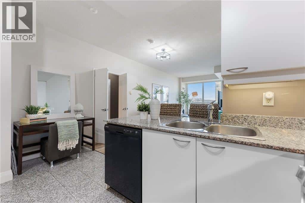 88 PALACE PIER Court Unit# 902 — Toronto, Ontario - Photo 5 of 21