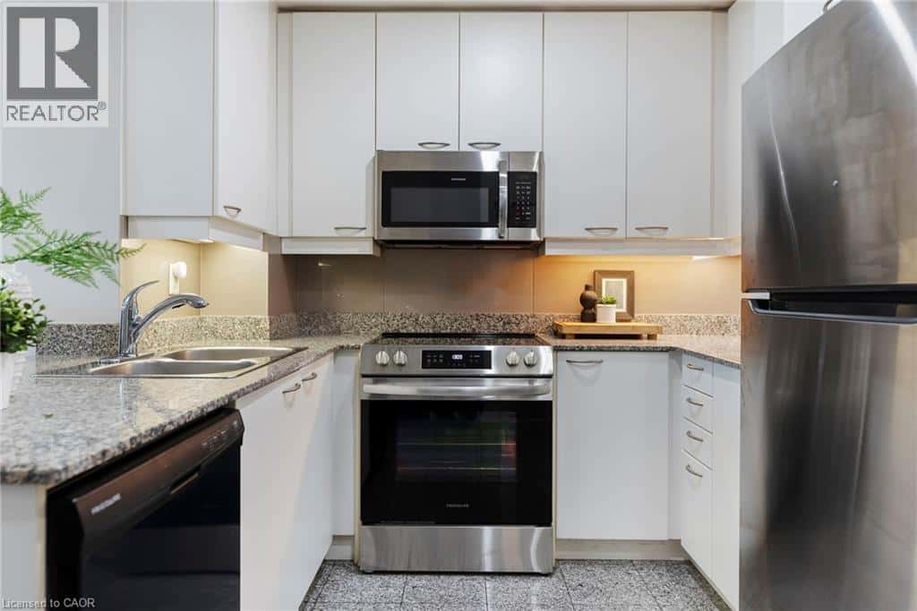 88 PALACE PIER Court Unit# 902 — Toronto, Ontario - Photo 3 of 21