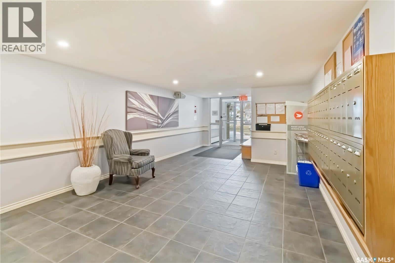 112 706 Confederation DRIVE — Saskatoon, Saskatchewan - Photo 2 of 34