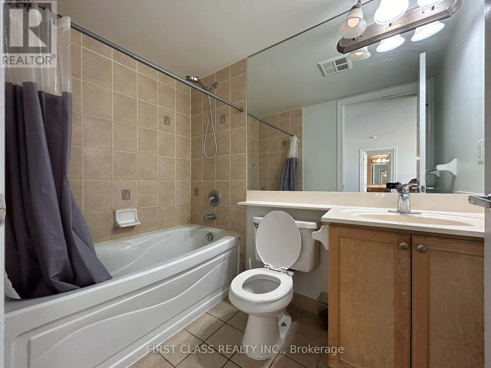 1612 - 3880 DUKE OF YORK BOULEVARD — Mississauga (City Centre) - Photo 2 of 32