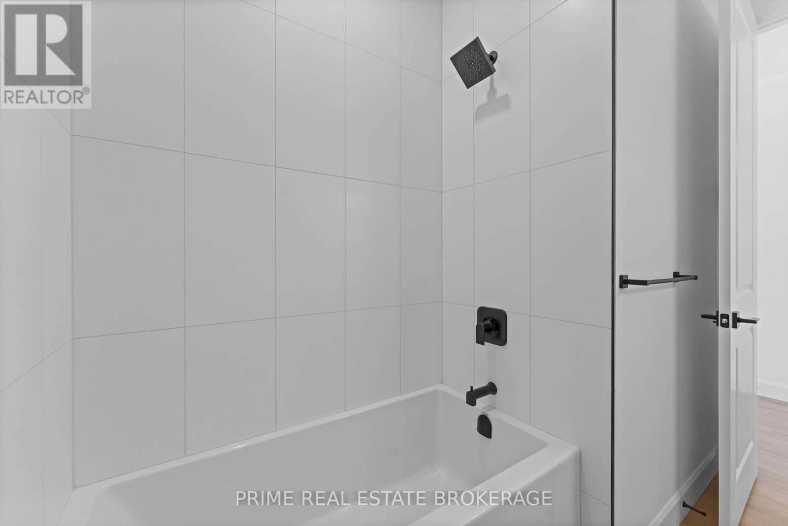 1 - 110 COASTAL CRESCENT — Lambton Shores (Grand Bend), Ontario - Photo 5 of 38