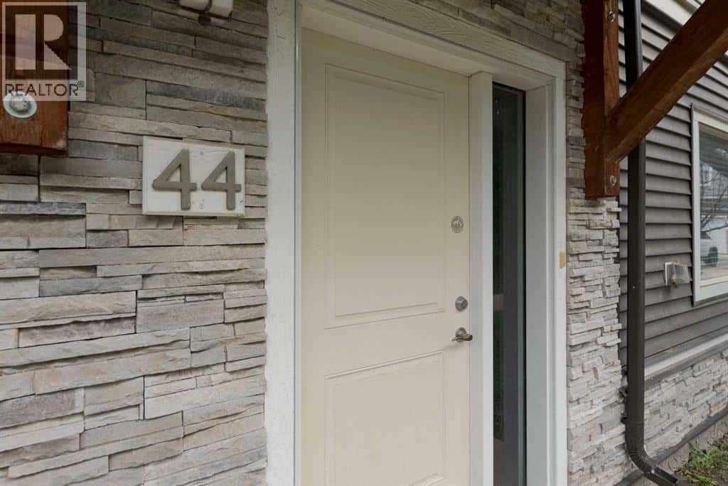 44, 141 Fontaine Crescent — Fort McMurray, Alberta - Photo 5 of 40