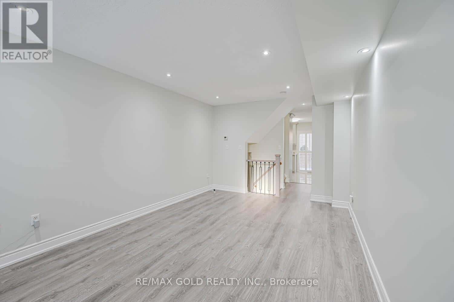 60 - 80 STRATHAVEN DRIVE — Mississauga (Hurontario), Ontario - Photo 4 of 40