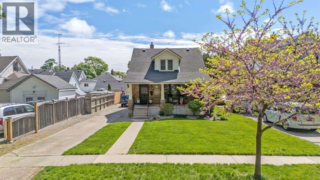 336 BLANCHE STREET — Sarnia, Ontario - Photo 3 of 48