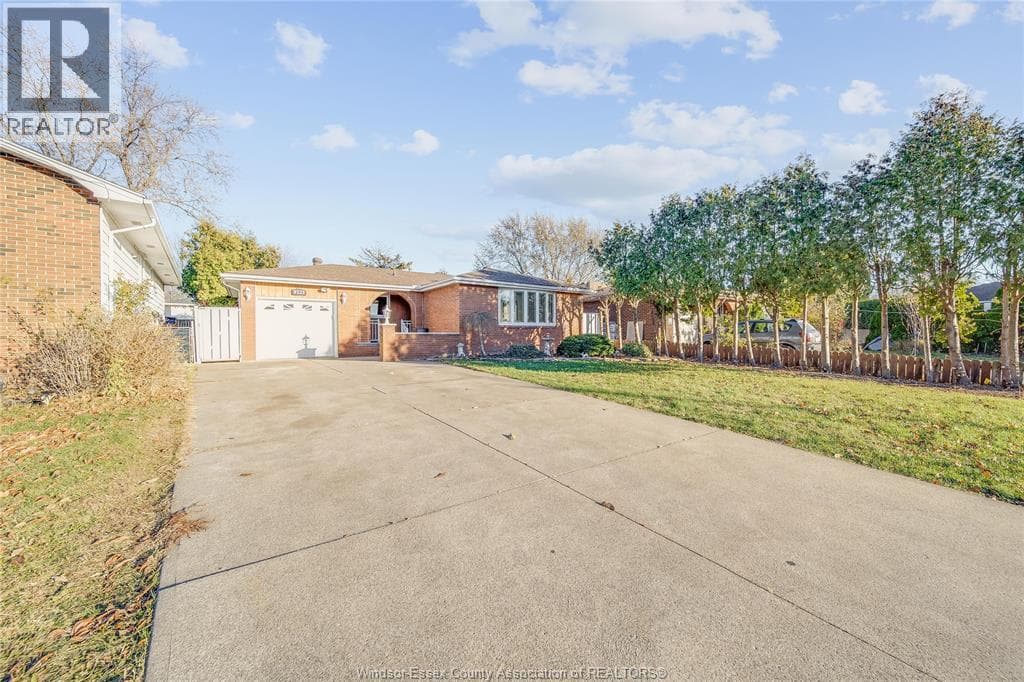 9223 ESPLANADE DRIVE — Windsor - Main photo