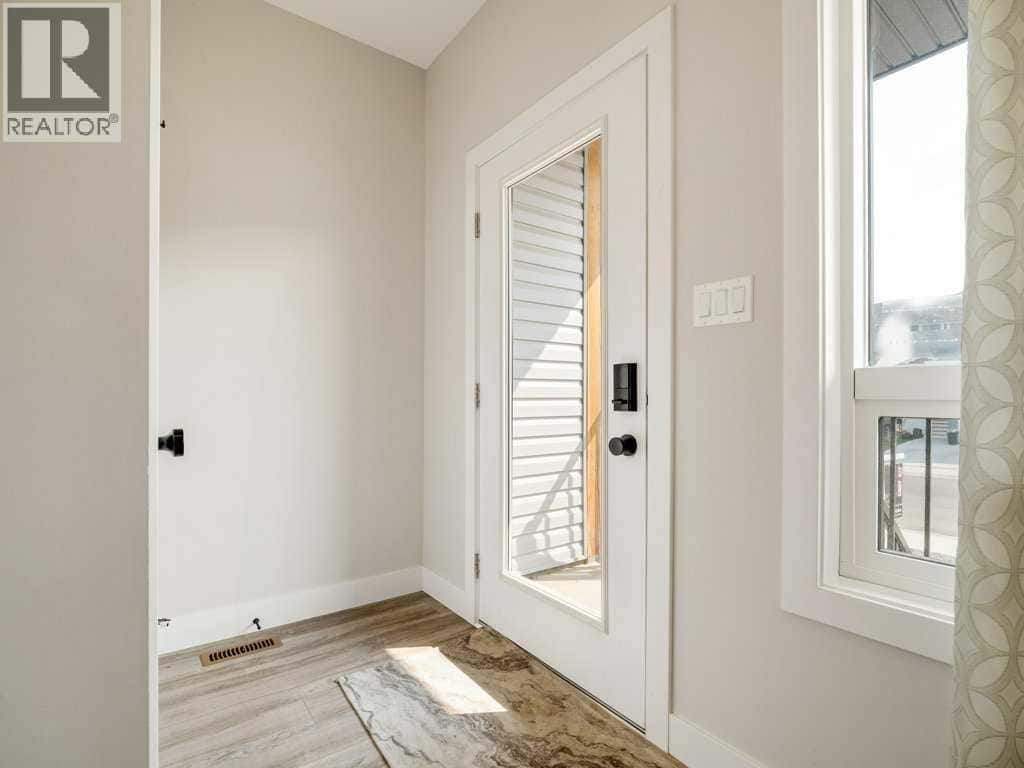 1143 Coalbrook Place W — Lethbridge, Alberta - Photo 5 of 50