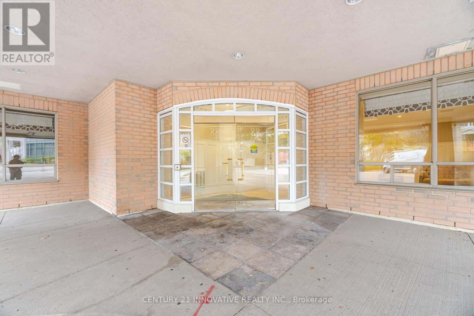 117 - 88 GRANDVIEW WAY — Toronto (Willowdale East), Ontario - Photo 3 of 24