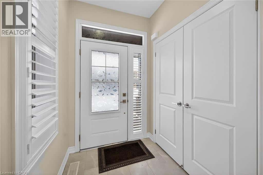 109 BLACKBIRD Way — Hamilton, Ontario - Photo 4 of 50