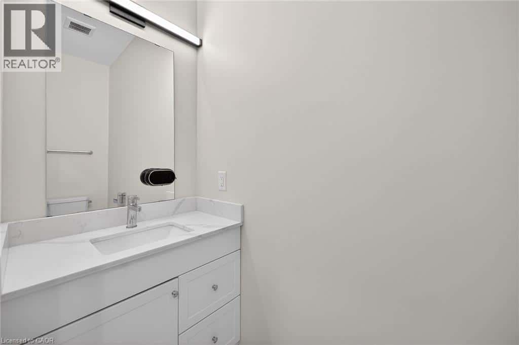 109 BLACKBIRD Way — Hamilton, Ontario - Photo 5 of 50