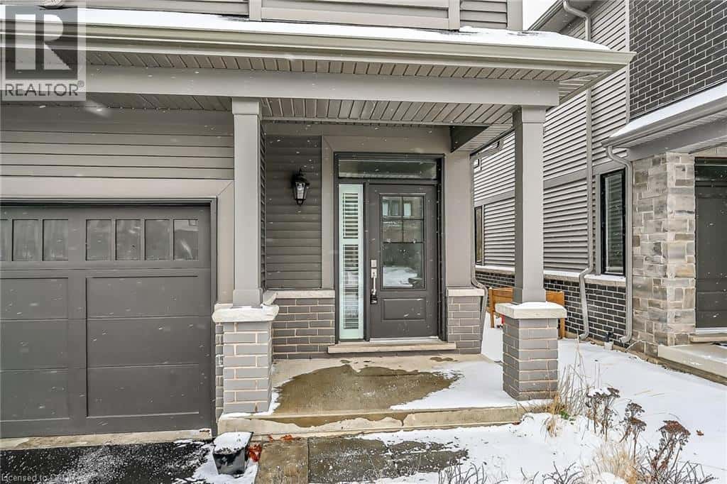 109 BLACKBIRD Way — Hamilton, Ontario - Photo 3 of 50