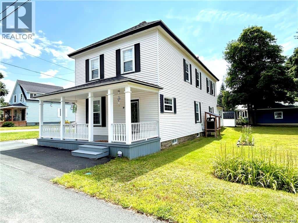 52 Princess Street — Miramichi, New Brunswick - Photo 2 of 33