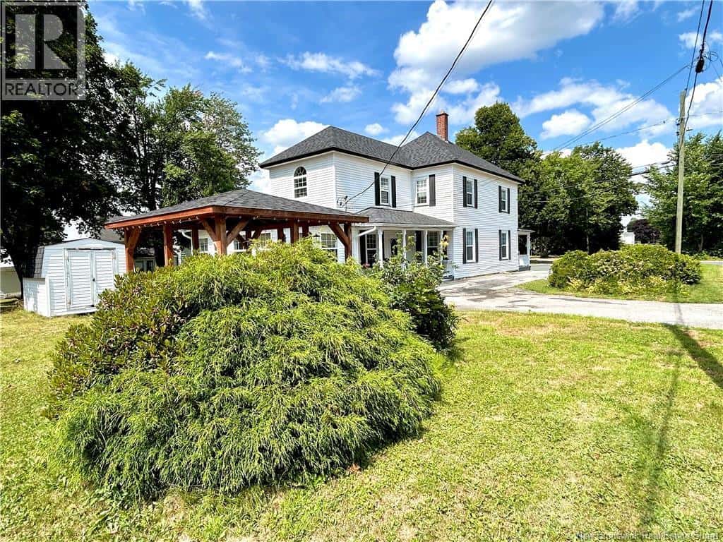 52 Princess Street — Miramichi, New Brunswick - Photo 3 of 33