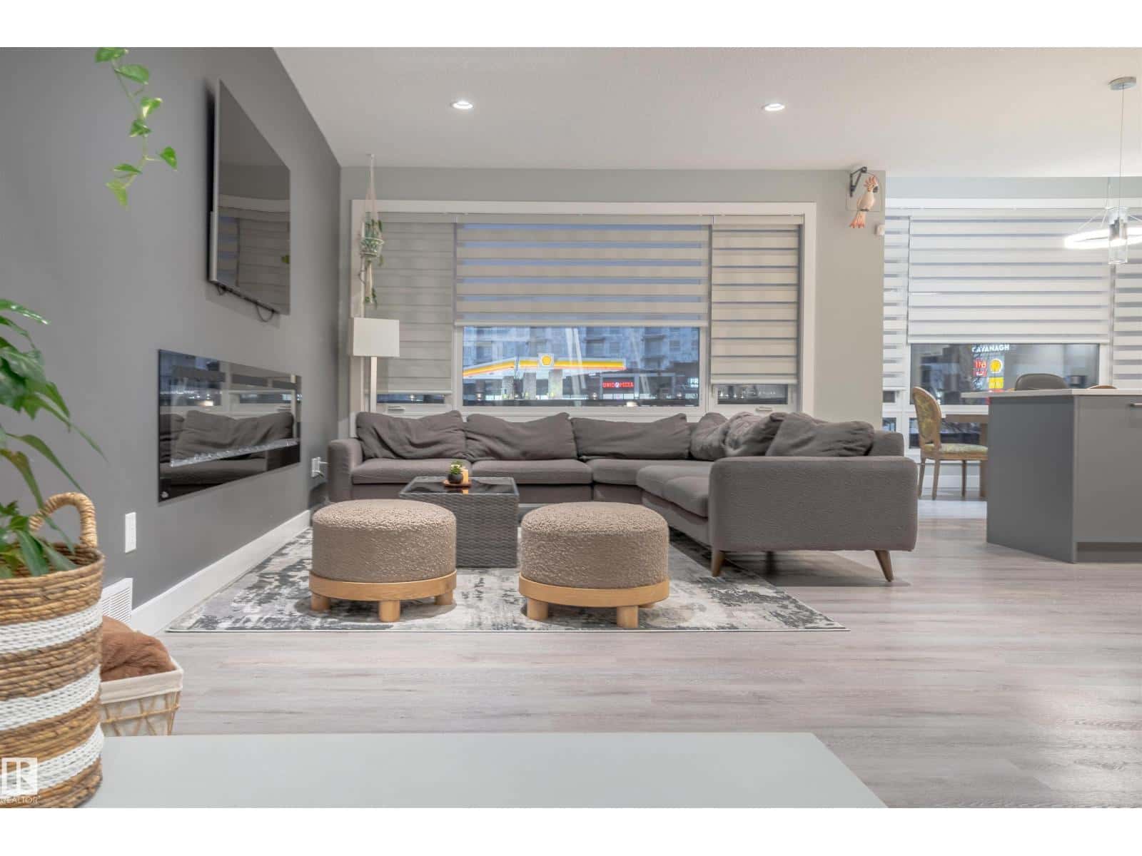 2118 CAVANAGH DR SW — Edmonton - Photo 5 of 37