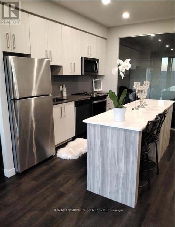 2304 - 15 QUEEN STREET S — Hamilton (Central), Ontario - Photo 5 of 18