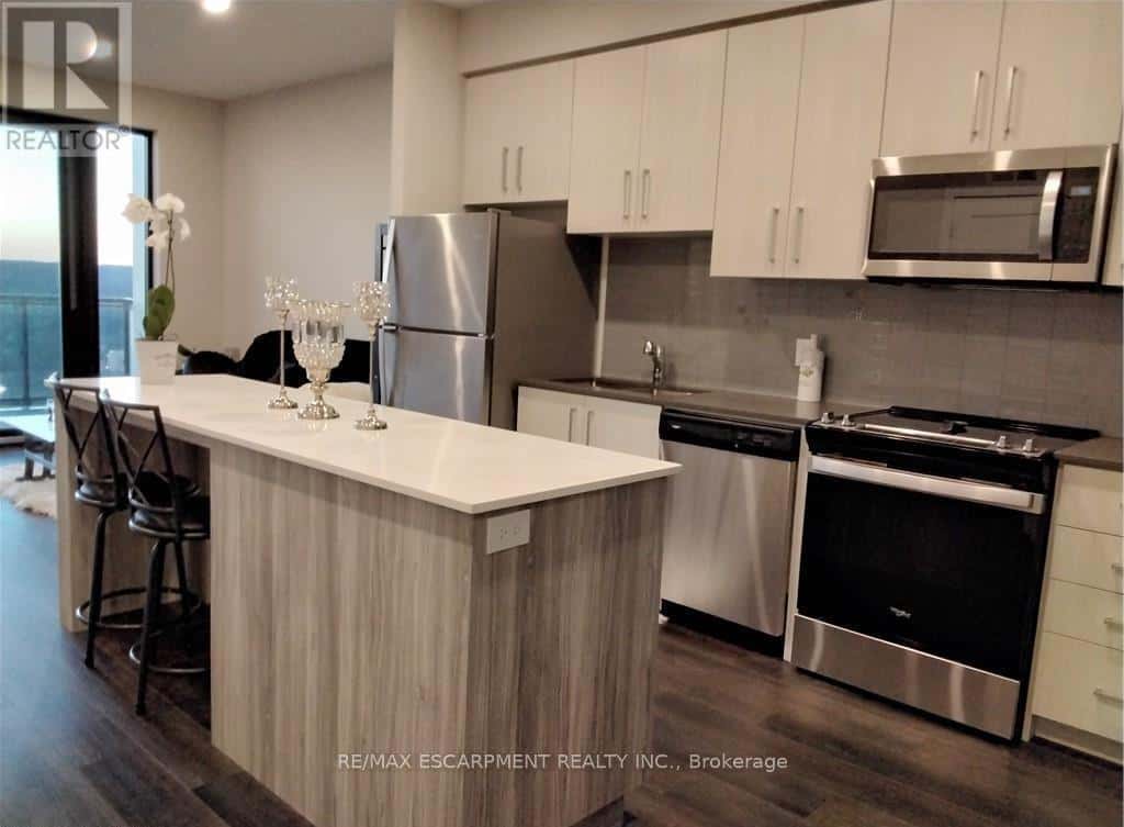 2304 - 15 QUEEN STREET S — Hamilton (Central), Ontario - Photo 4 of 18