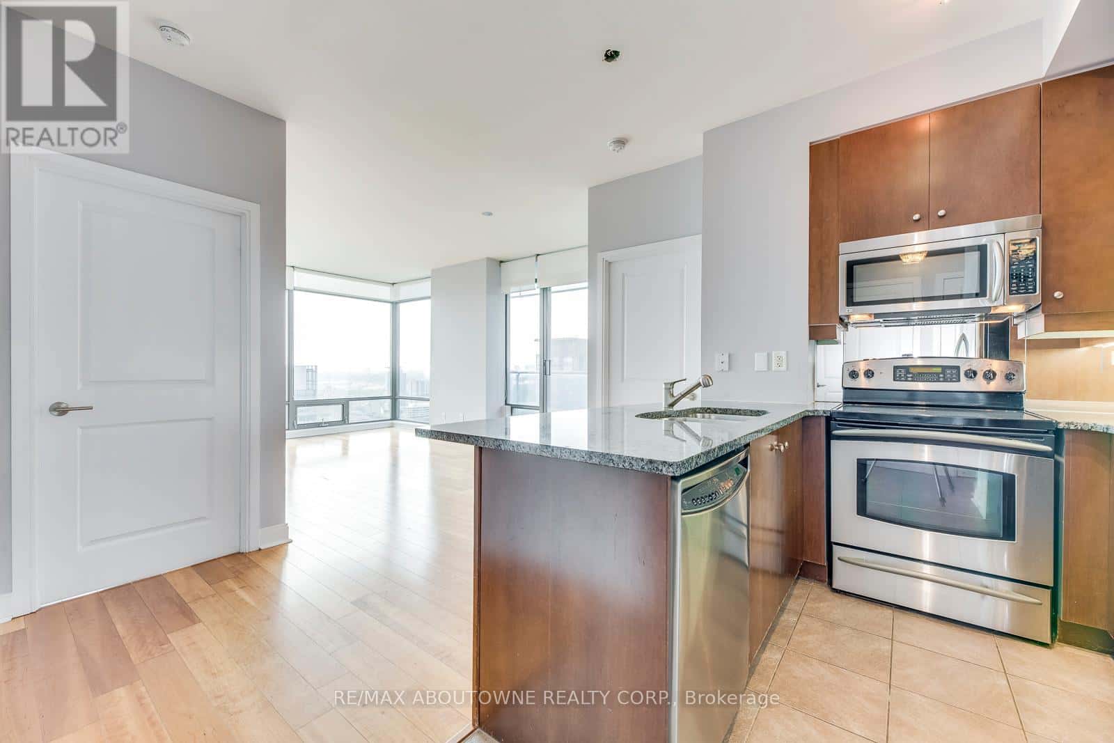 3204 - 18 YORKVILLE AVENUE — Toronto (Annex) - Photo 5 of 28