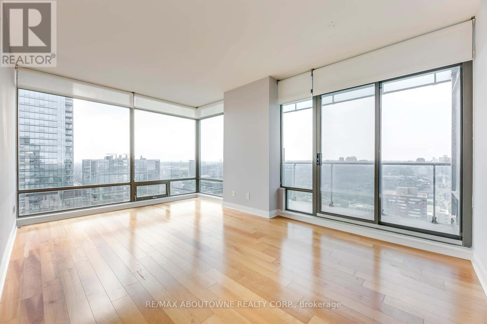 3204 - 18 YORKVILLE AVENUE — Toronto (Annex) - Photo 3 of 28