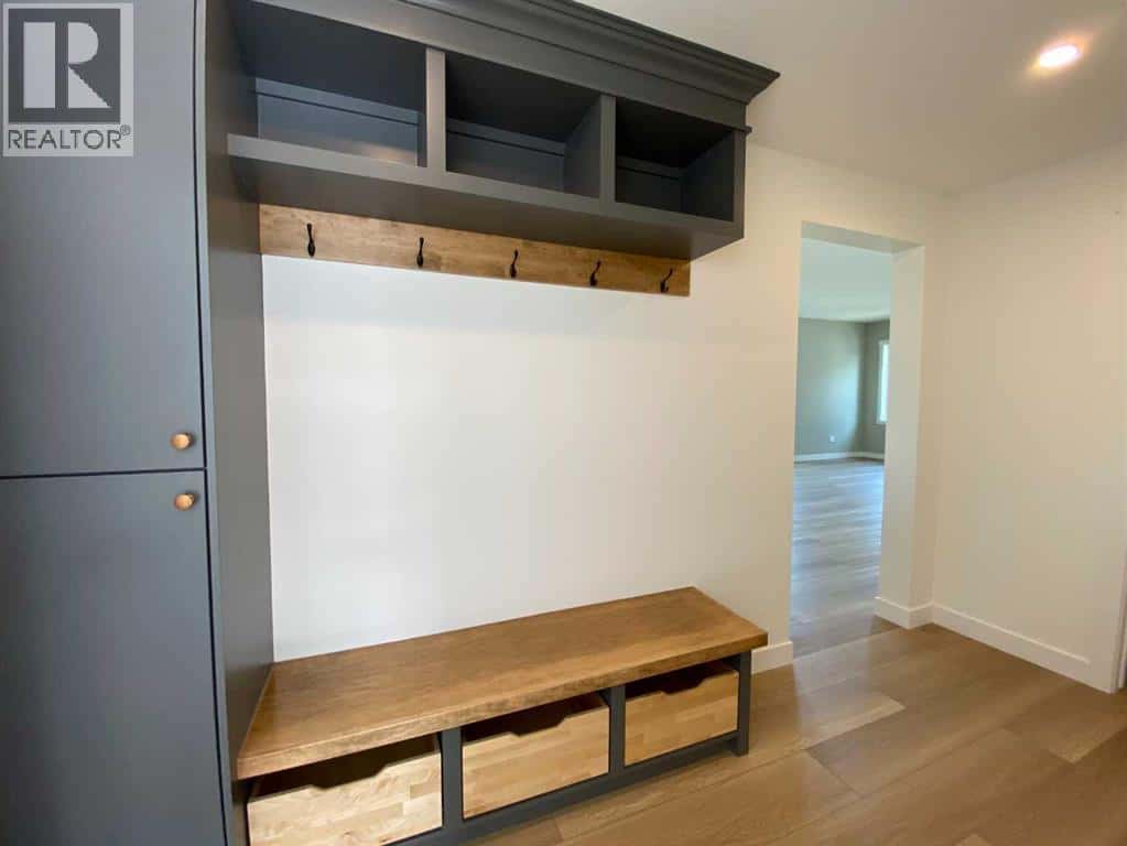 4 Williams Avenue — Olds, Alberta - Photo 4 of 30