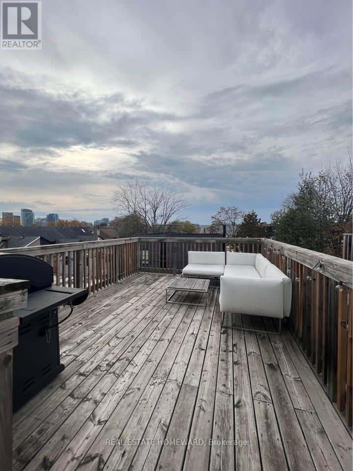 Toronto (Trinity-Bellwoods) — Toronto (Trinity-Bellwoods) - Photo 3 of 13