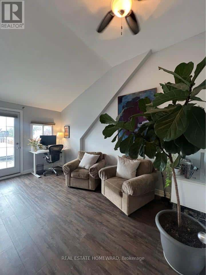 Toronto (Trinity-Bellwoods) — Toronto (Trinity-Bellwoods) - Photo 4 of 13