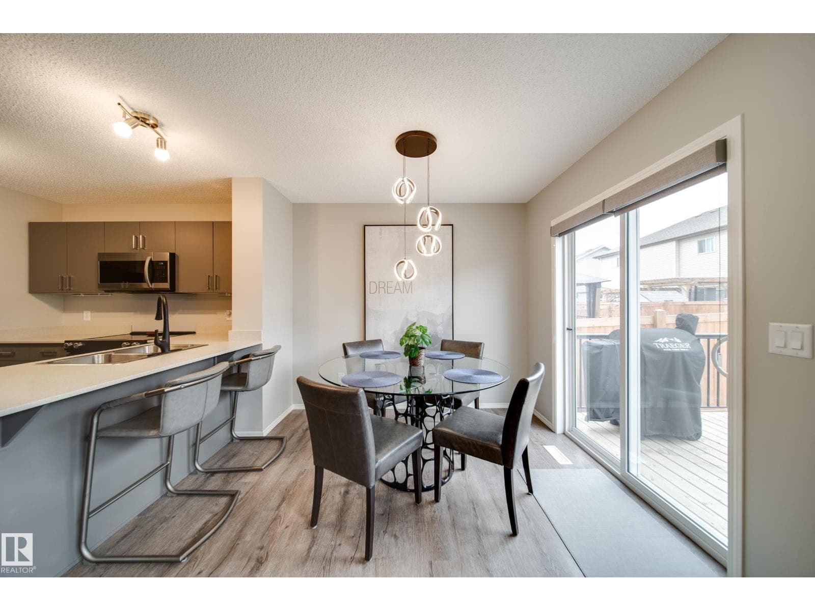 9040 COOPER LI SW — Edmonton, Alberta - Main photo