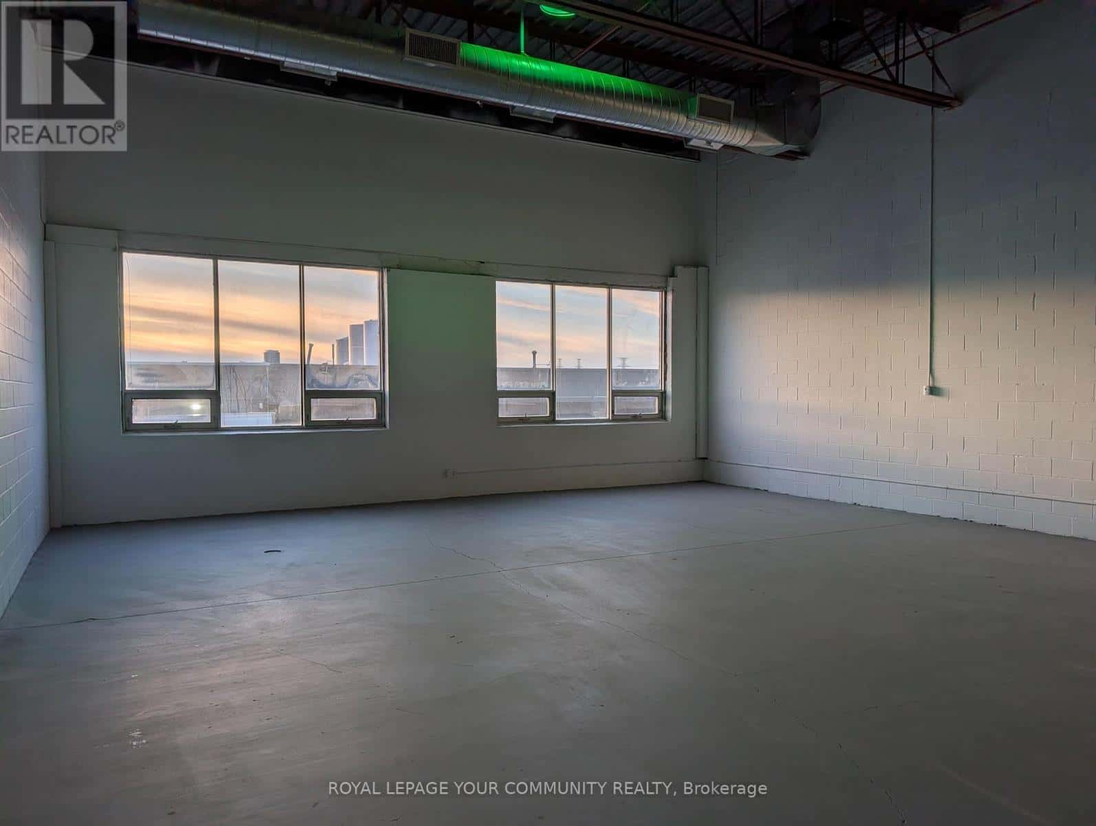 Toronto (Victoria Village) — Toronto (Victoria Village) - Photo 5 of 15