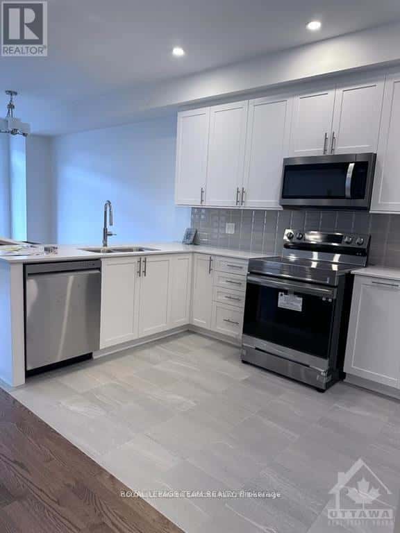 304 MAKOBE LANE N — Ottawa - Photo 2 of 34