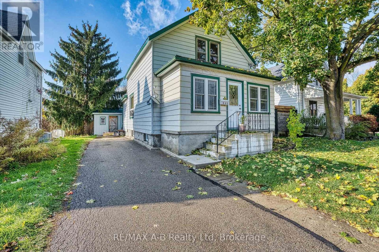 252 ROMEO STREET S — Stratford, Ontario - Main photo