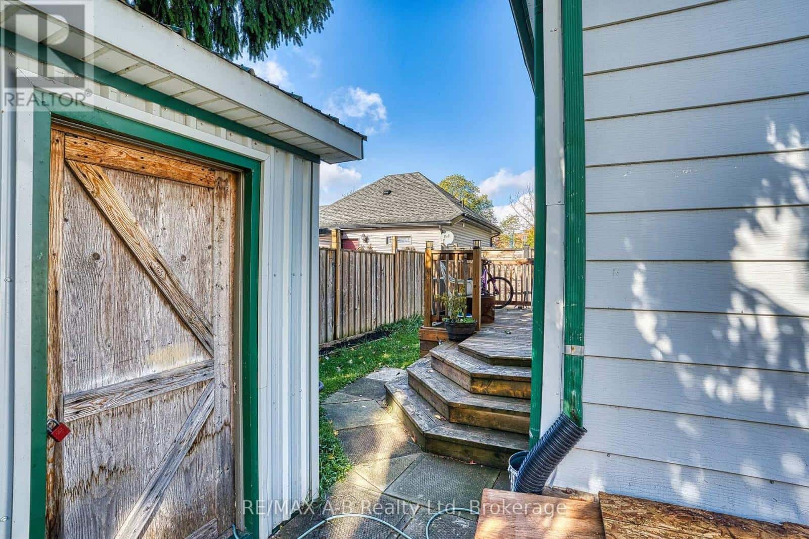 252 ROMEO STREET S — Stratford, Ontario - Photo 4 of 26