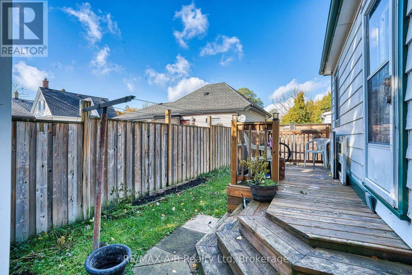 252 ROMEO STREET S — Stratford, Ontario - Photo 5 of 26