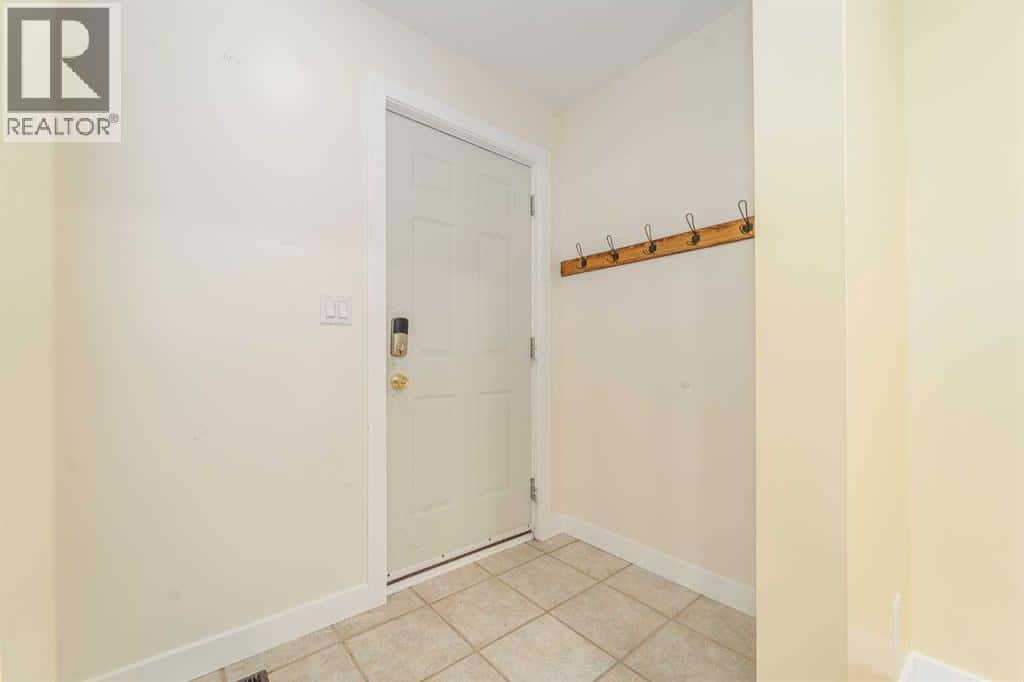 5202 44 Avenue — Taber, Alberta - Photo 3 of 21