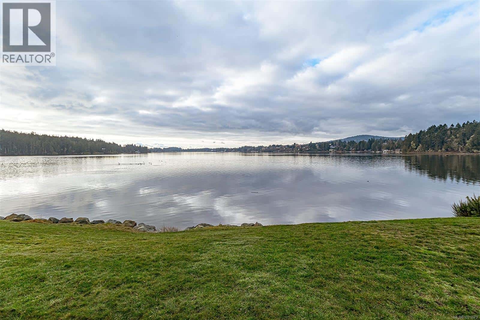 1996 Glenidle Rd — Sooke, British Columbia - Photo 3 of 79