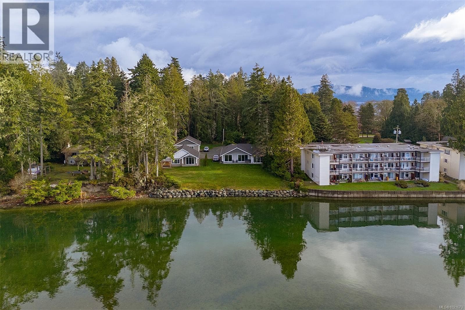 1996 Glenidle Rd — Sooke, British Columbia - Main photo