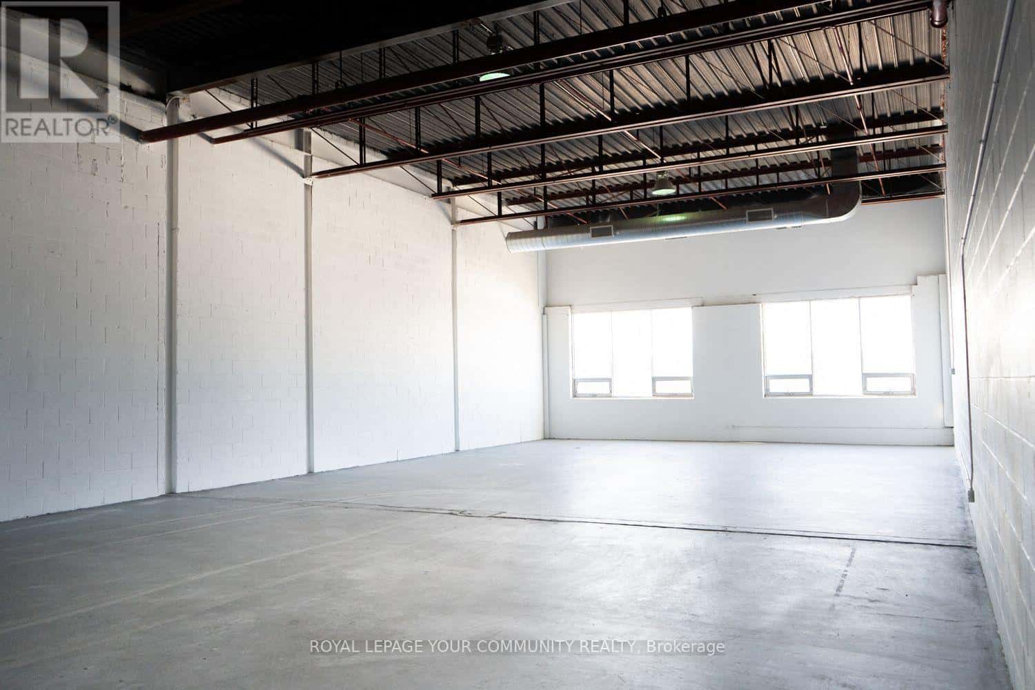 Toronto (Victoria Village) — Toronto (Victoria Village) - Photo 4 of 15