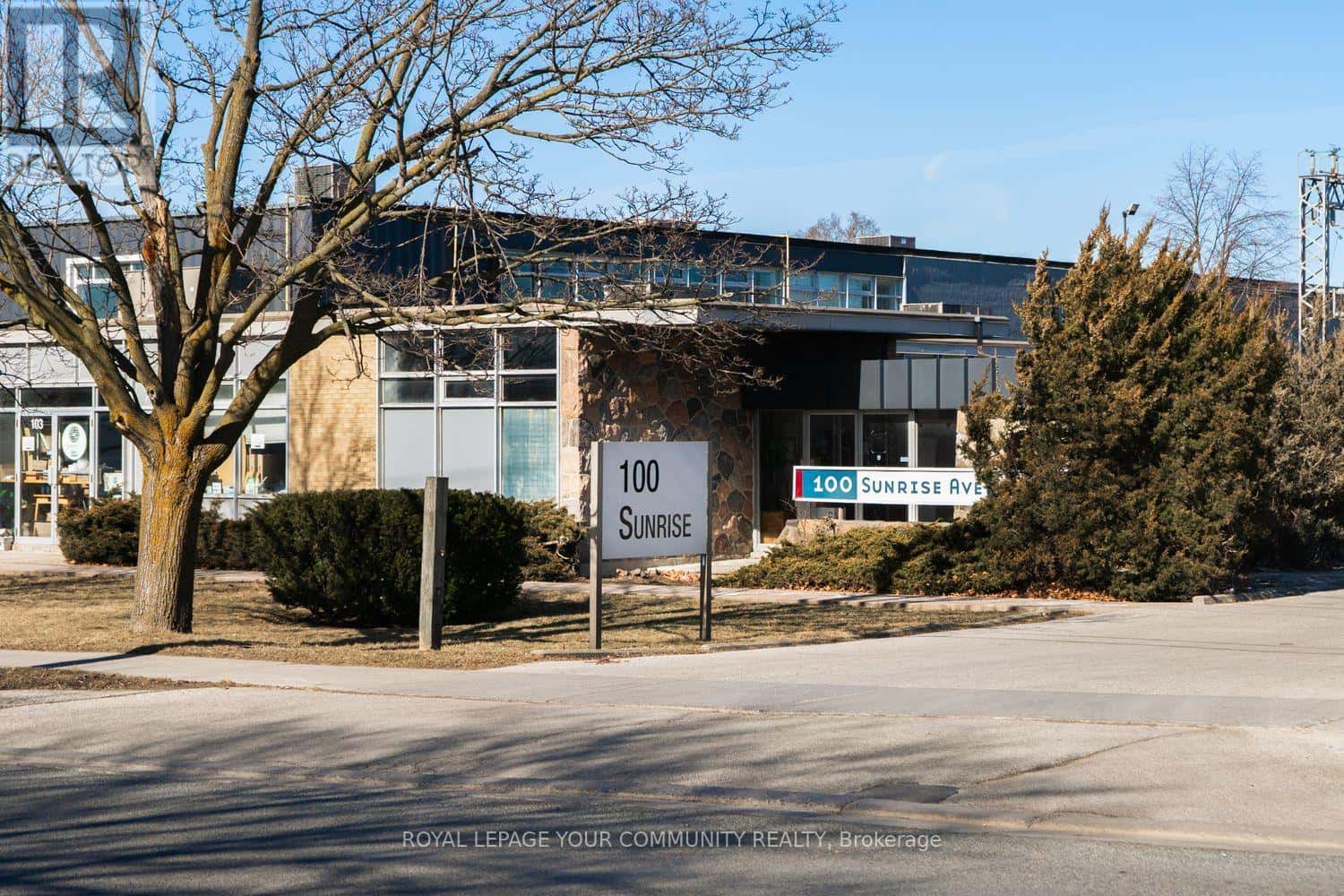 Toronto (Victoria Village) — Toronto (Victoria Village) - Photo 2 of 15