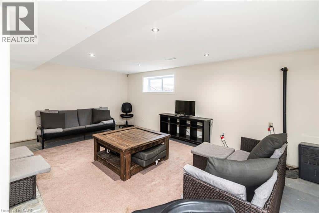 Dunnville — Dunnville - Photo 4 of 49