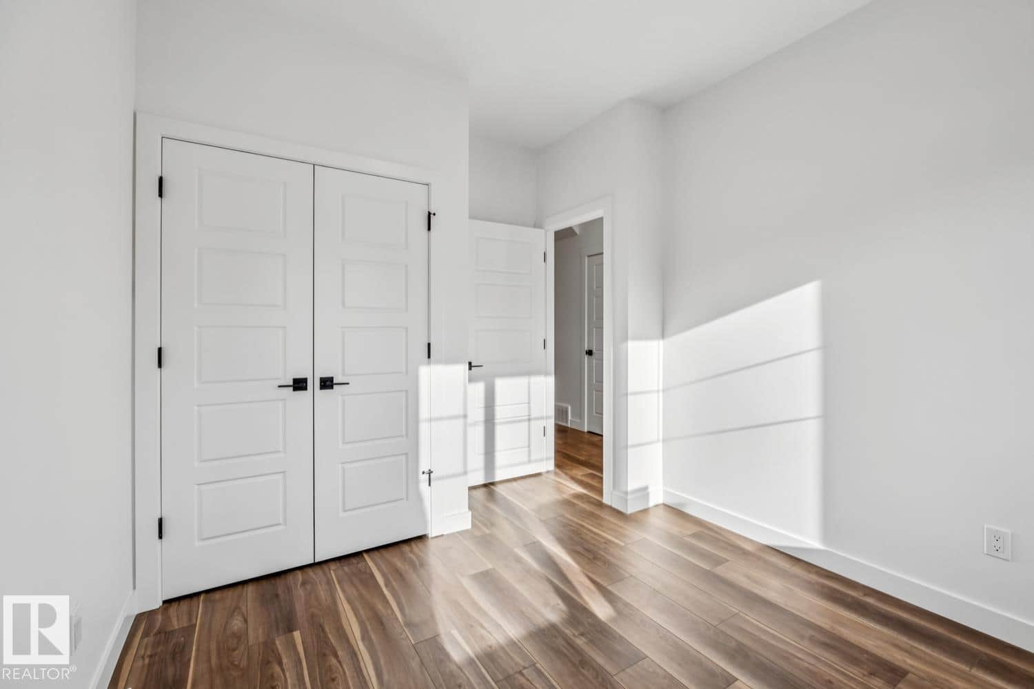 18936 28 AV NW - Photo 5 of 43, Edmonton, Alberta