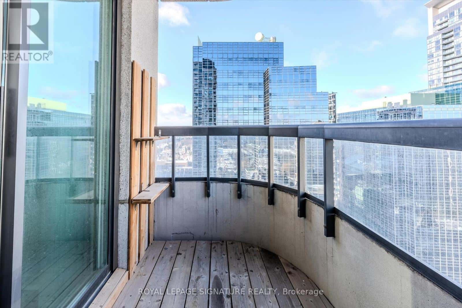 2005 - 8 HILLCREST AVENUE — Toronto (Willowdale East) - Photo 2 of 30