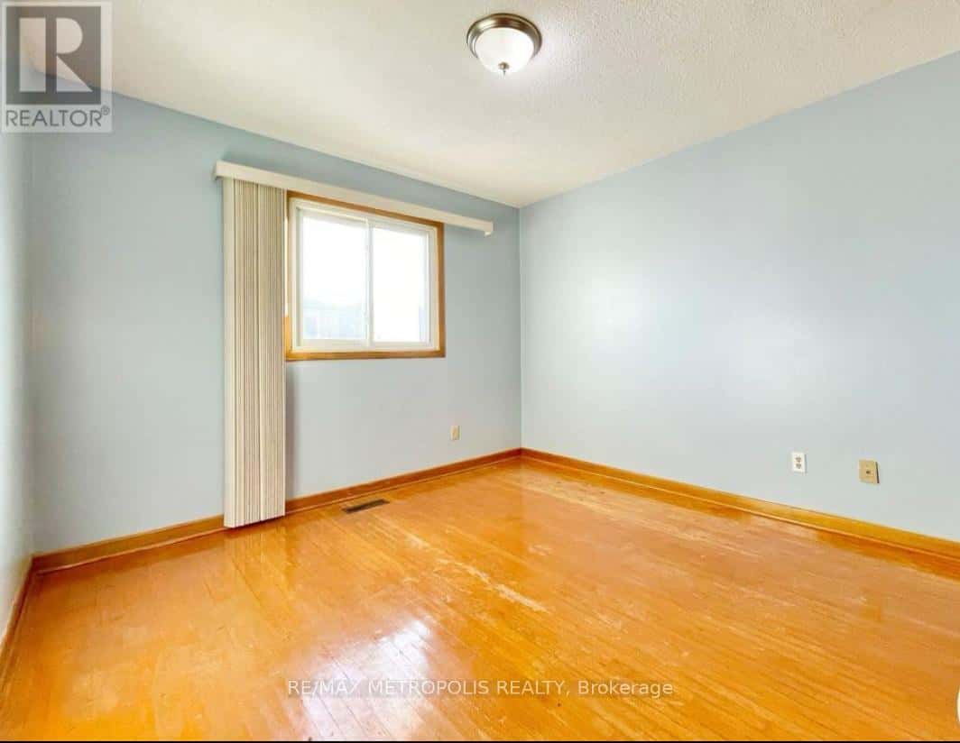 UPPER - 3 PRAIRIE DUNES PLACE — Vaughan (Glen Shields) - Photo 4 of 16