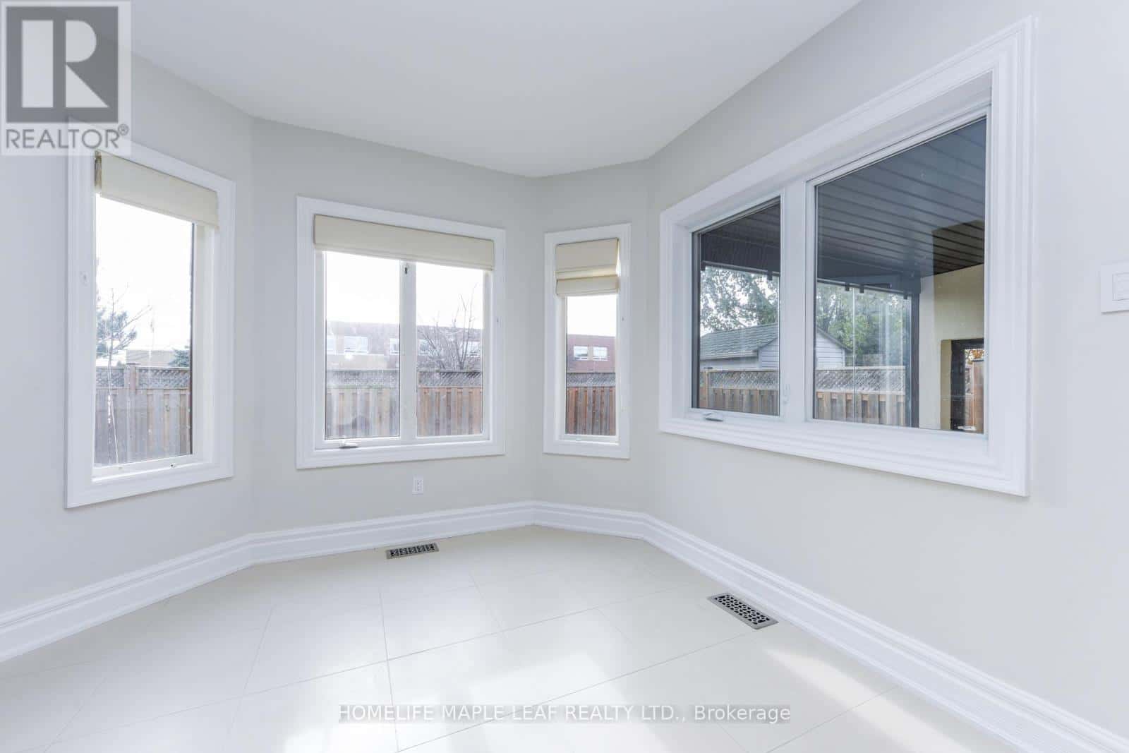 7 SOUTHBURY MANOR DRIVE — Caledon (Bolton East), Ontario - Photo 4 of 100