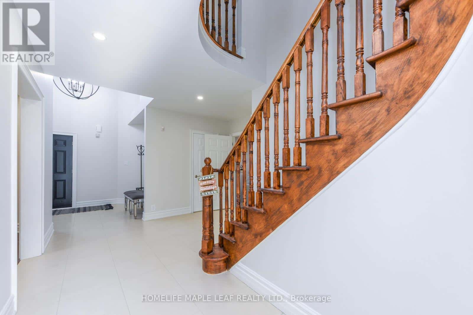 7 SOUTHBURY MANOR DRIVE — Caledon (Bolton East), Ontario - Photo 2 of 100