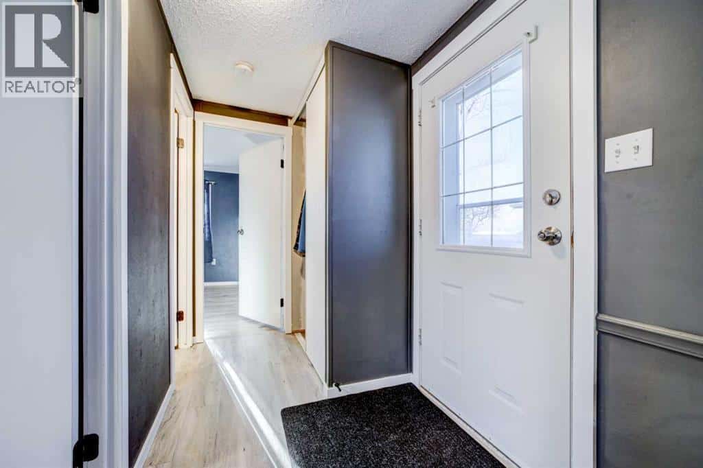 308 Station Boulevard — Coaldale, Alberta - Photo 3 of 18